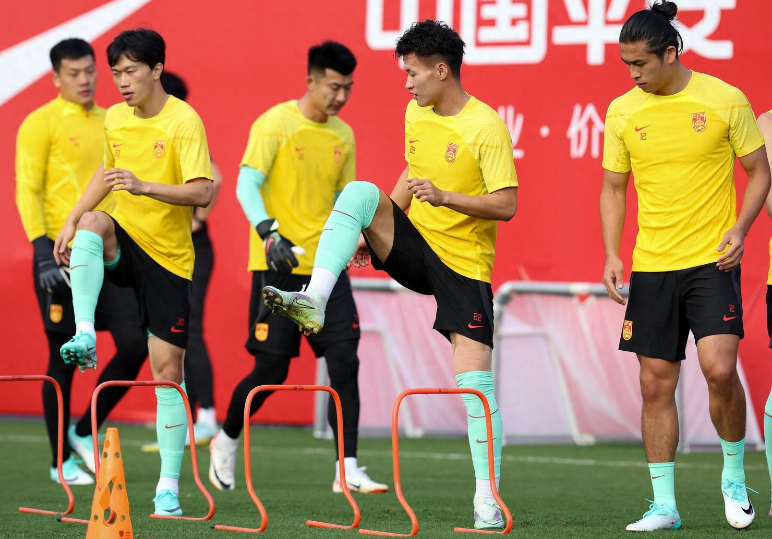 黑白直播nba-国足备战世预赛，教练组加紧磨合球队战术