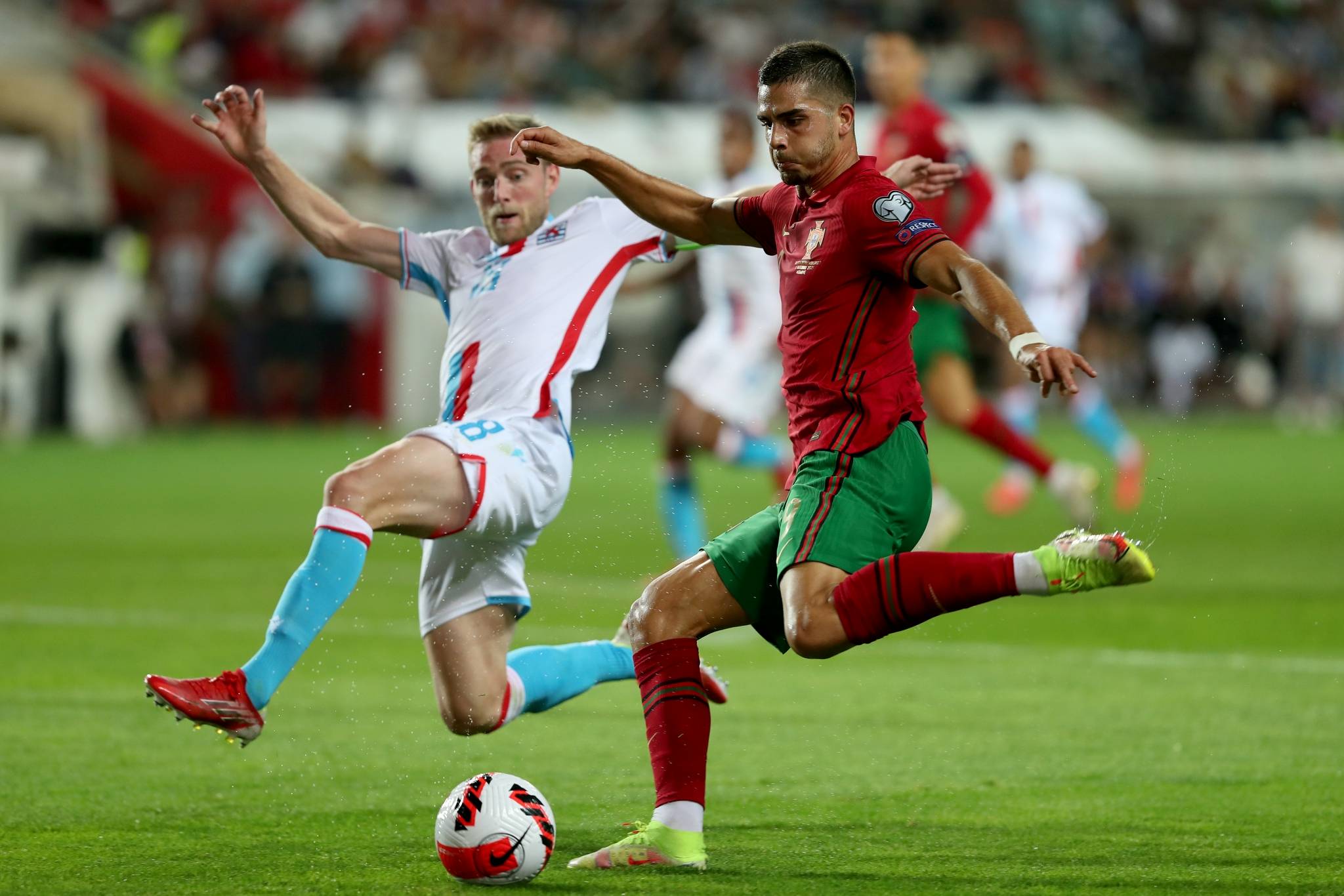 波兰战胜冰岛,欧洲杯小组榜首 波兰战胜冰岛,欧洲杯小组榜首