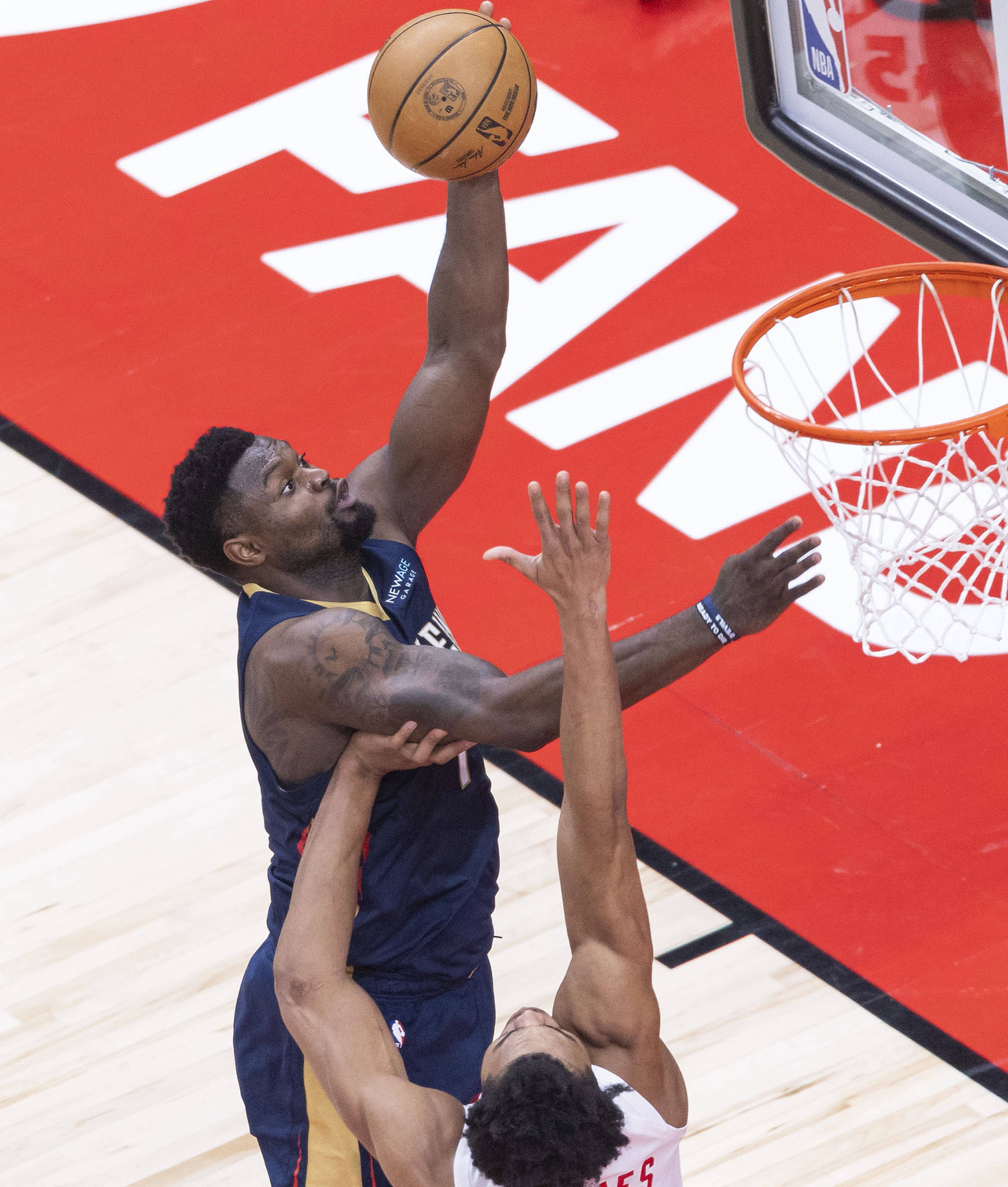 黑白直播nba-猛龙队选手在比赛中表现出色