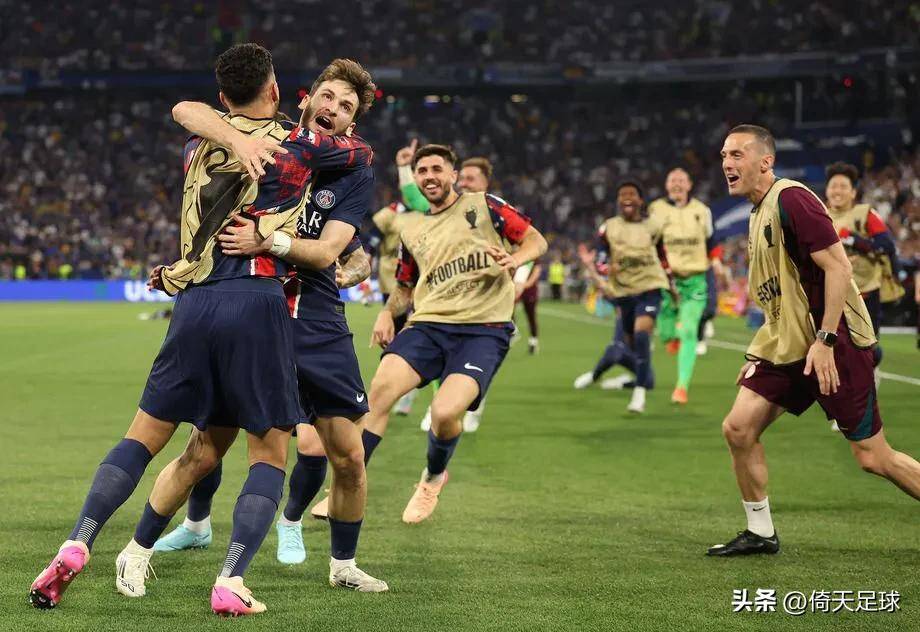 黑白直播在线观看-巴黎圣日耳曼全面击溃对手，夺得胜利