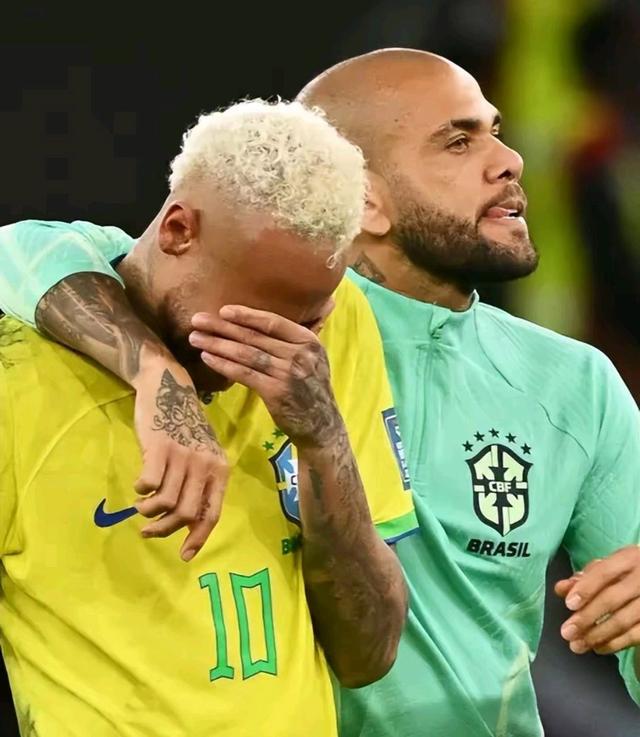 黑白直播在线观看-一分之差！巴西队输给西班牙队，无缘世界杯半决赛的简单介绍