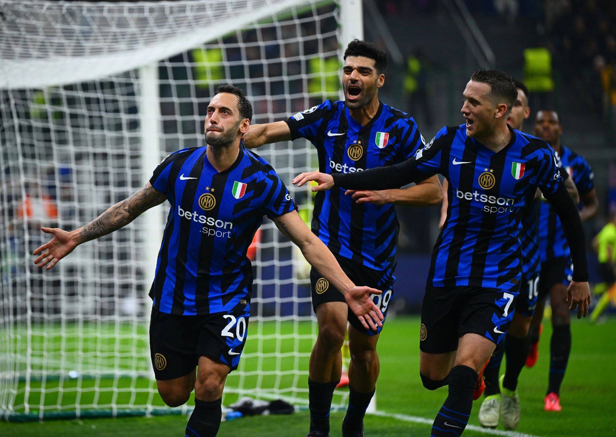 黑白直播-包含国际米兰重返前四，欧战希望重新燃起的词条