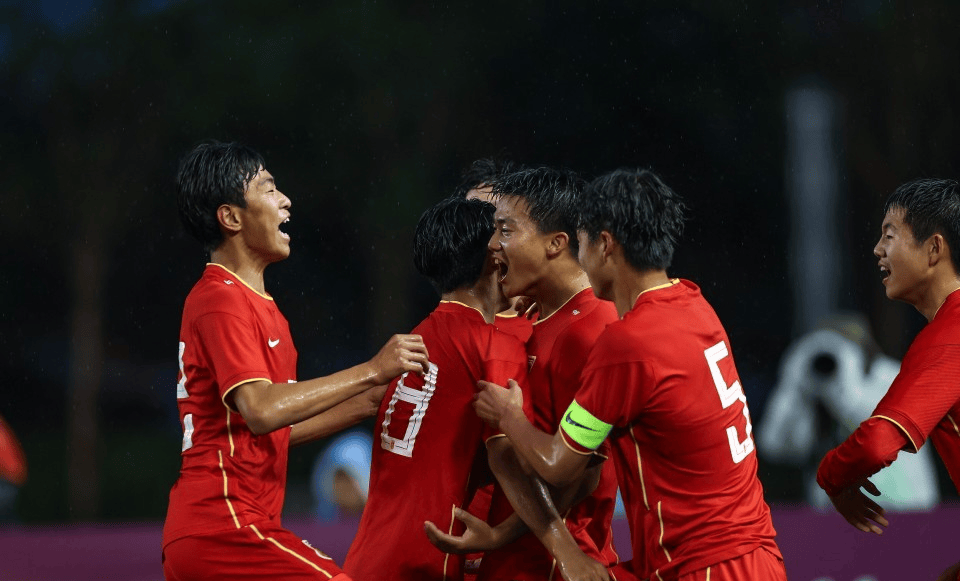 黑白直播免费体育直播-包含球队备赛状态，实力飙涨观众拍手叫好的词条