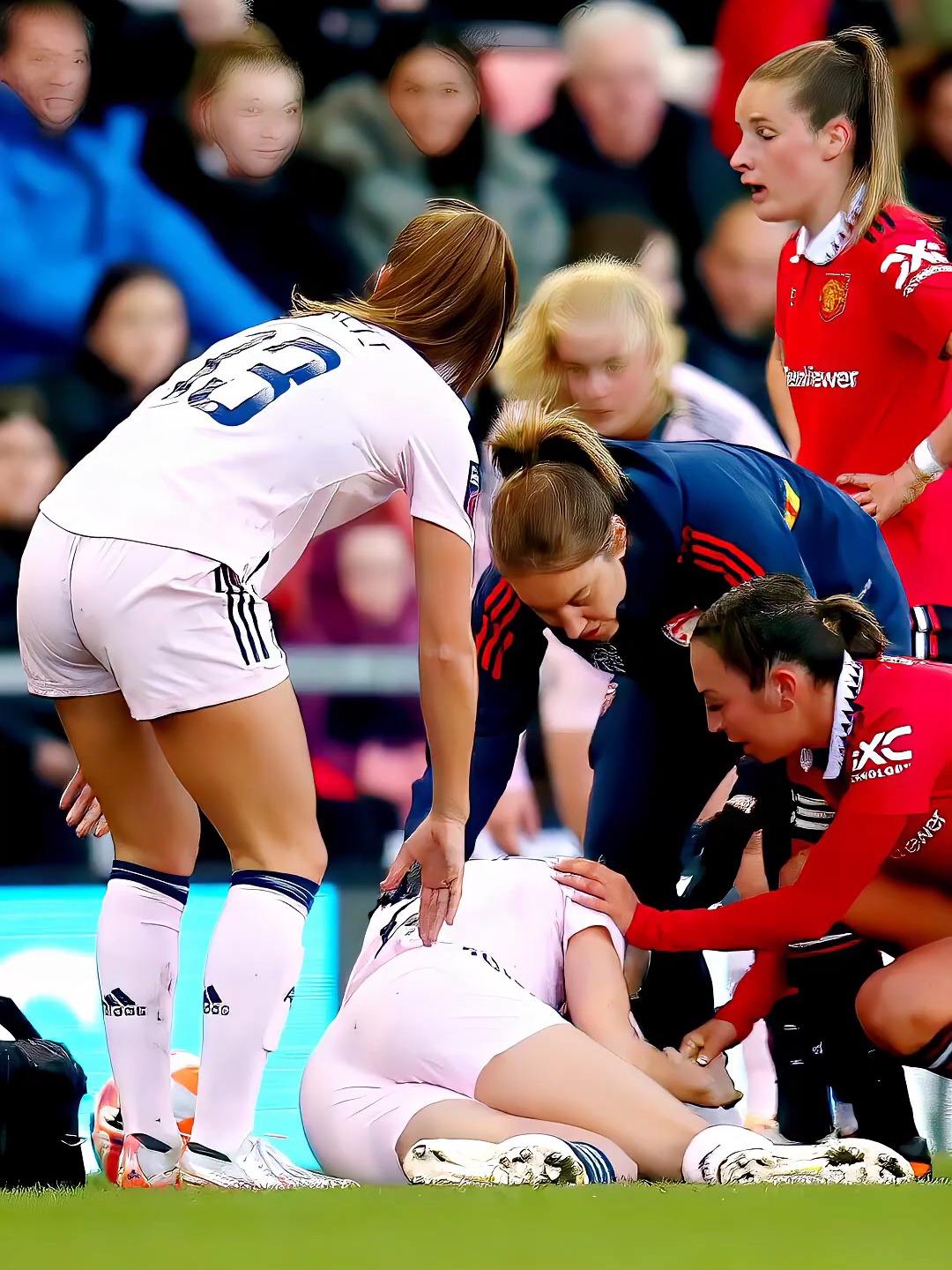 国内足球比赛中女子选手展现实力 国内足球比赛中女子选手展现实力