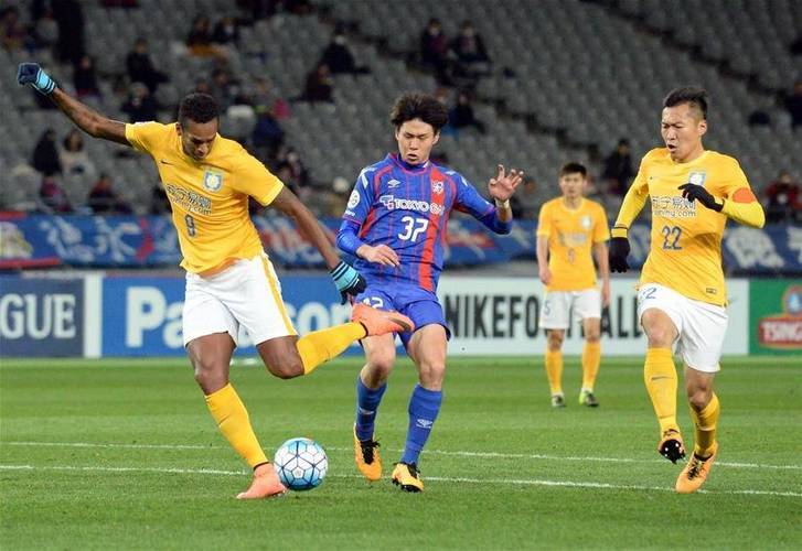 黑白直播网-FC联赛球员在比赛中展现出强大实力，夺魁