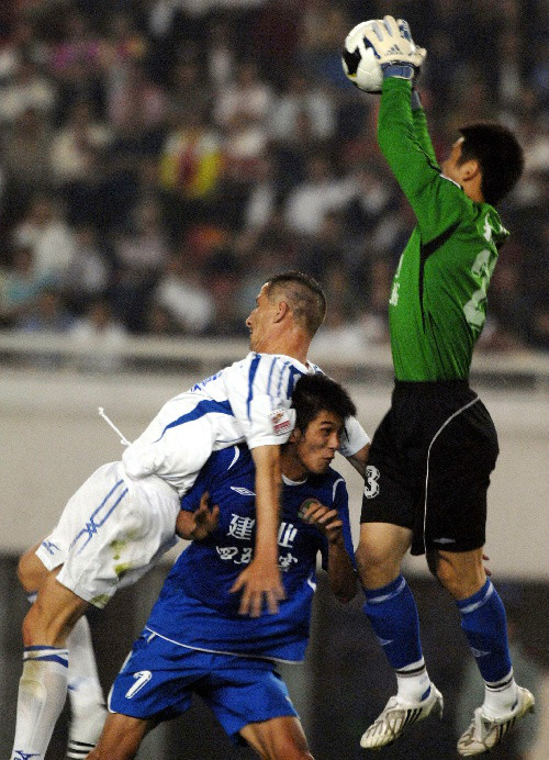 申花战平河南建业,保级形势依然严峻 申花战平河南建业,保级形势依然严峻