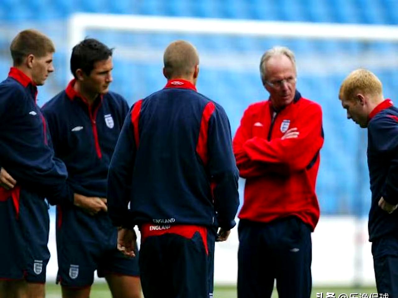 包含英格兰队与匈牙利展开激烈对抗，最终比握手言和的词条