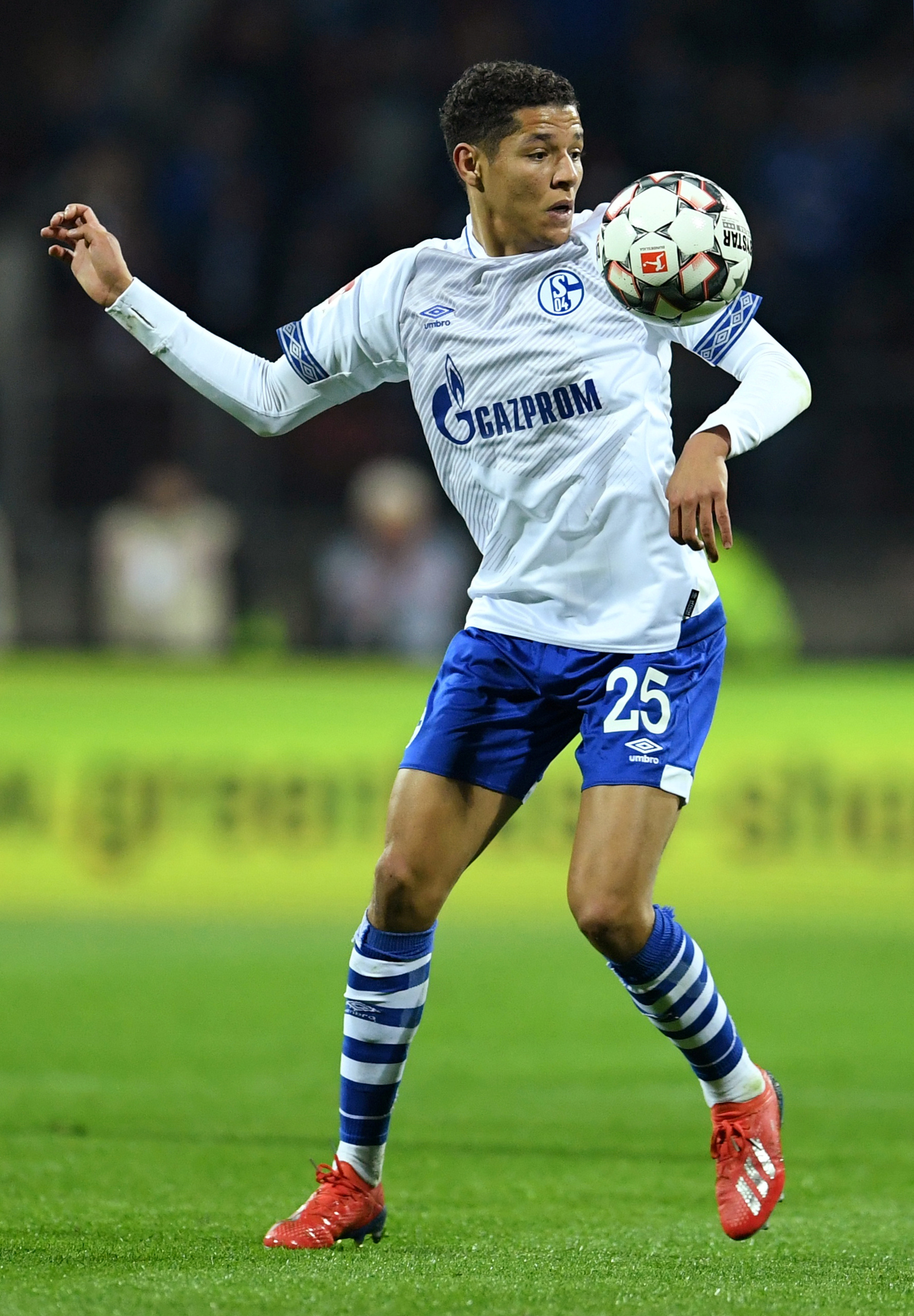 包含沙尔克核心球员表态:冲击联赛前四是目标的词条 包含沙尔克核心球员表态:冲击联赛前四是目标的词条