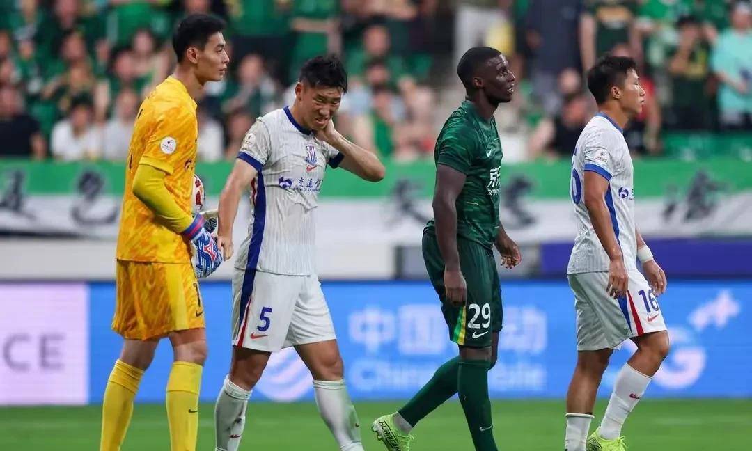 黑白直播nba-沈阳东进客场击败上海申花，豪取联赛第六胜