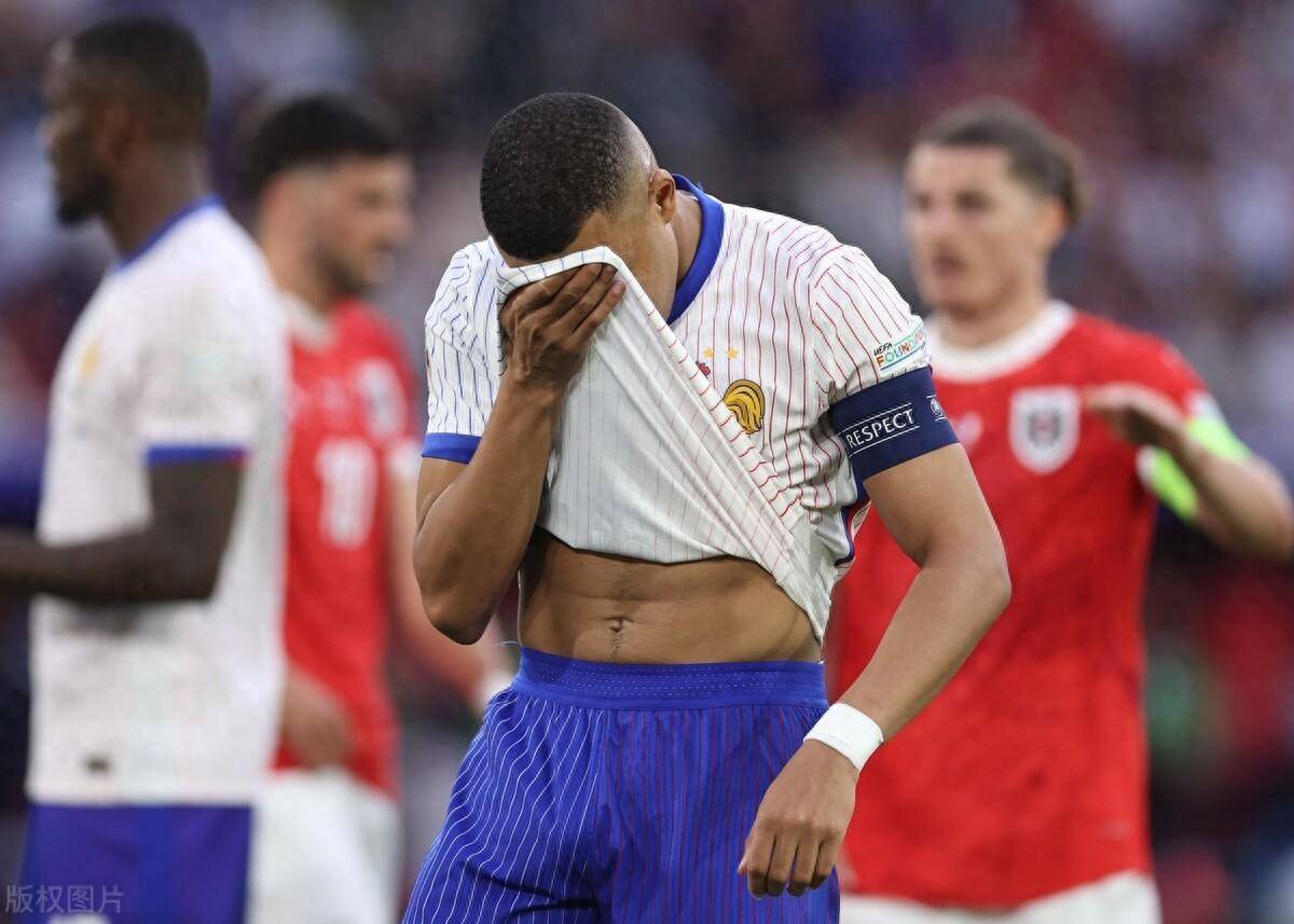 黑白直播网-法国队失利，陷入泥沼