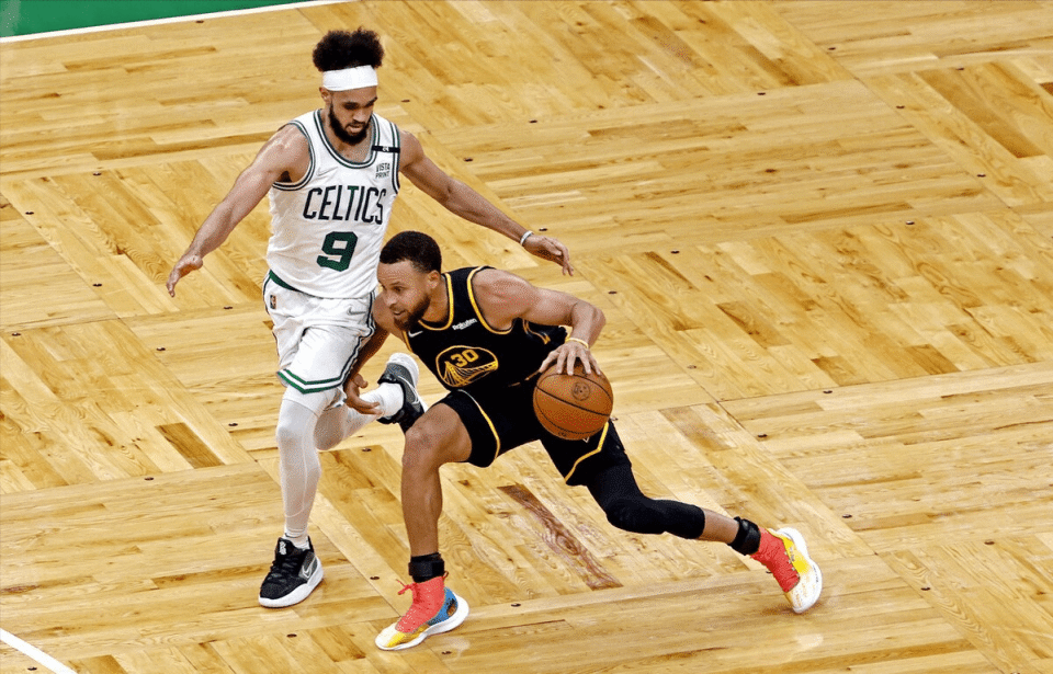 黑白直播nba-库里遭遇凯尔特人不敌，意甲局势紧张