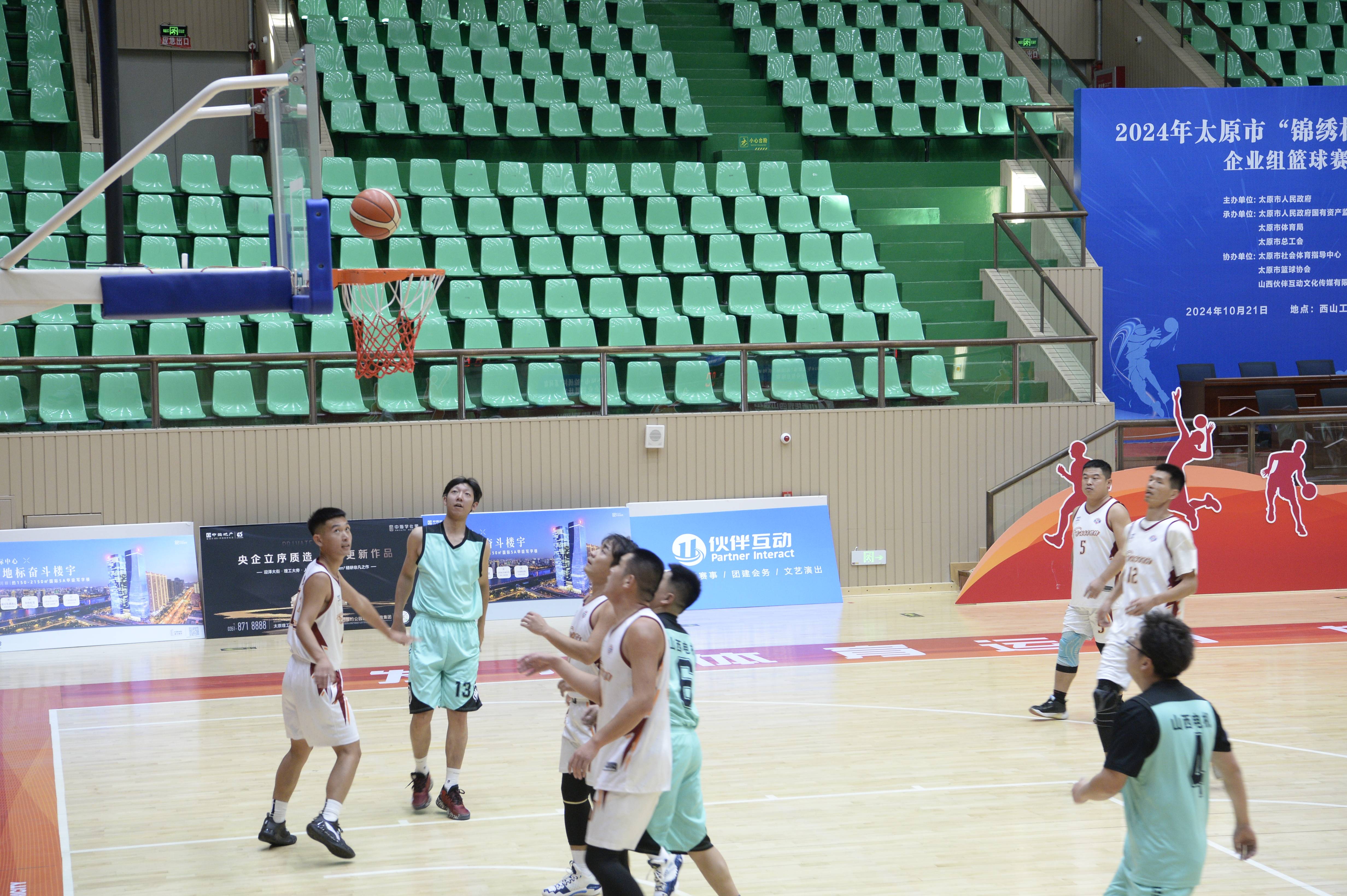 黑白直播在线观看nba-关于职业篮球联赛火爆展开，各队实力悬殊的信息