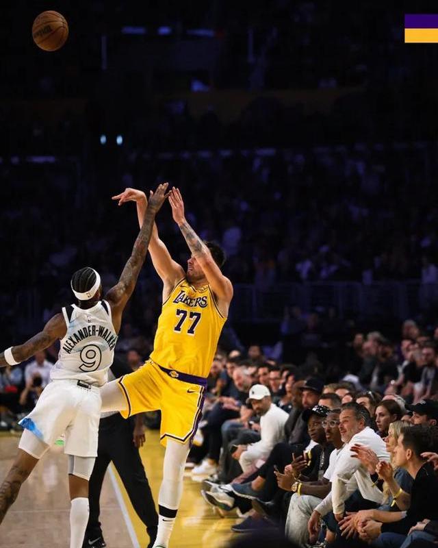 湖人客场逆转，取得关键胜利