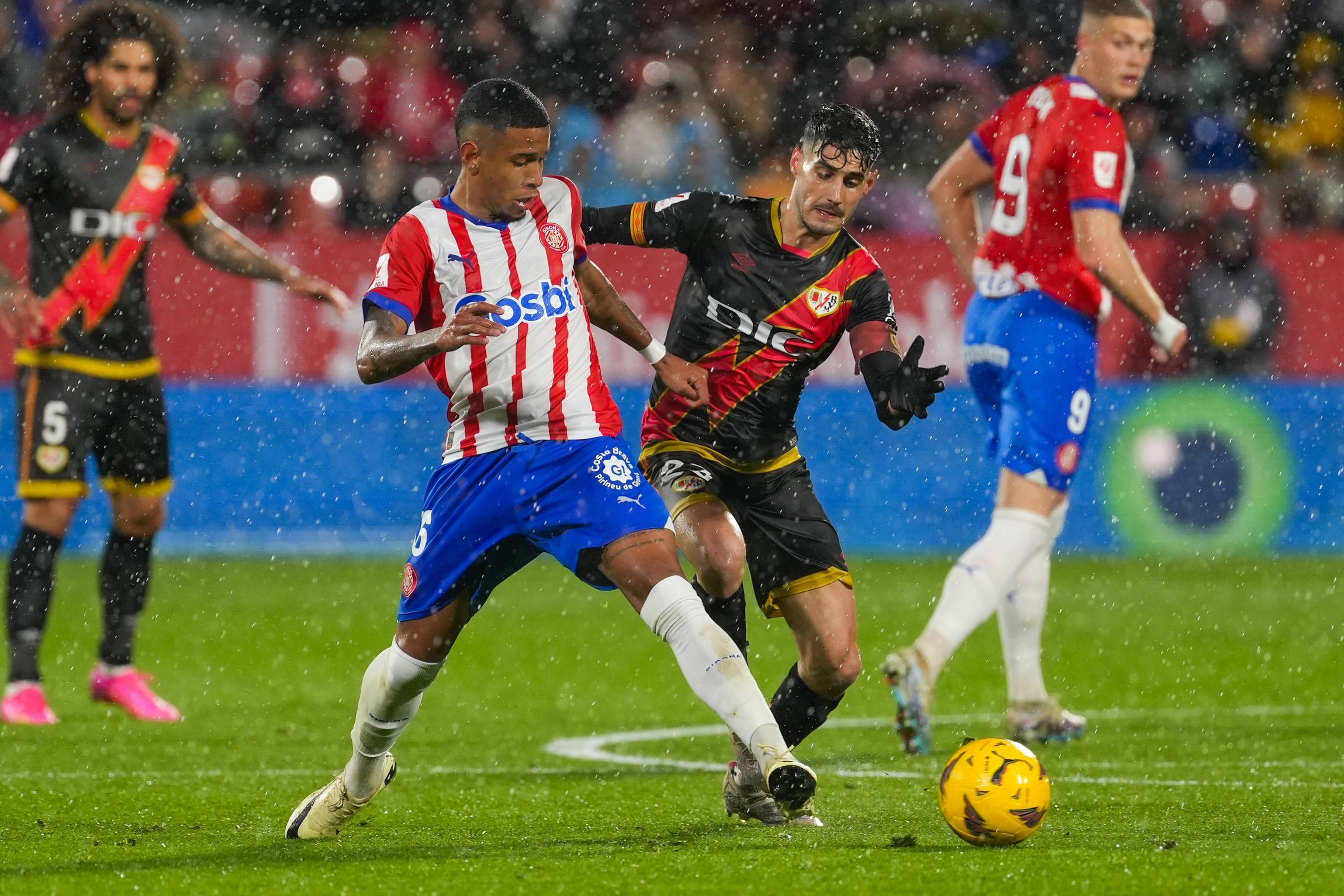 关于国际足球联赛中女队实力大涨取得连胜的信息