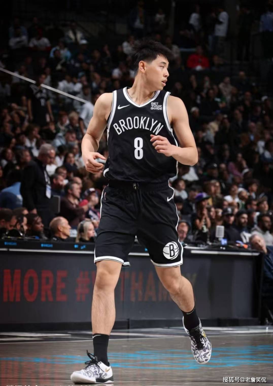 黑白直播体育-雄鹿大胜篮网，近期状态火爆