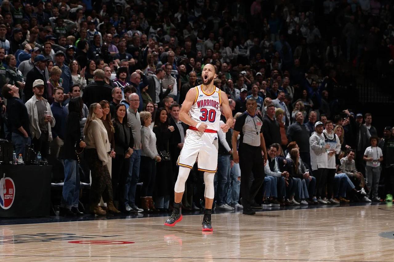 黑白直播nba-勇士力克雷霆，胜率超过80%