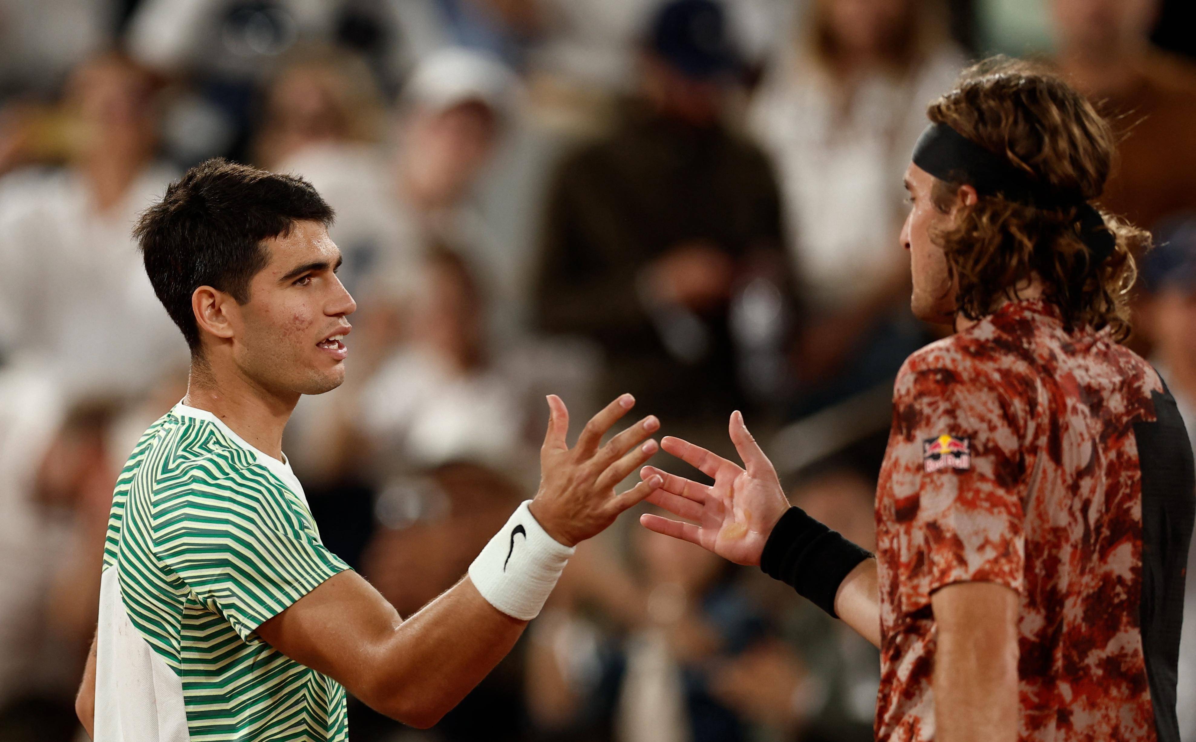 西班牙网球队碾压英国网球队,西西帕斯送出助攻的简单介绍 西班牙网球队碾压英国网球队,西西帕斯送出助攻的简单介绍