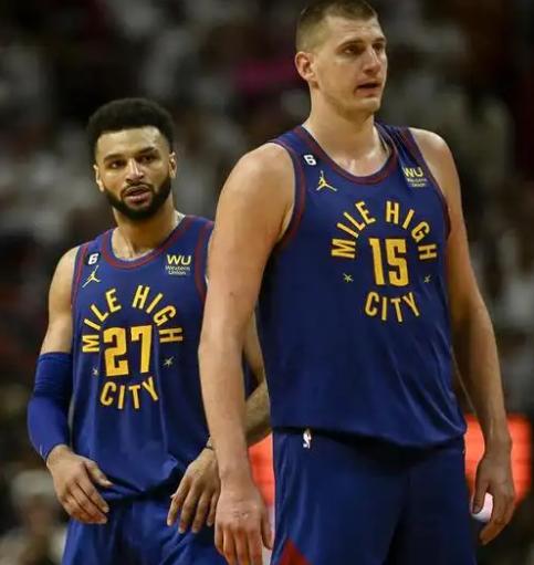 雄鹿碾压山西队,约基奇刷新纪录 雄鹿碾压山西队,约基奇刷新纪录