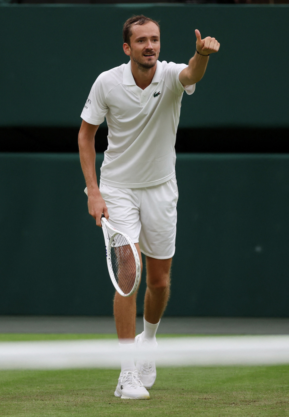 黑白直播免费体育直播-温网险胜戴维斯杯,梅德韦杰夫关键制胜