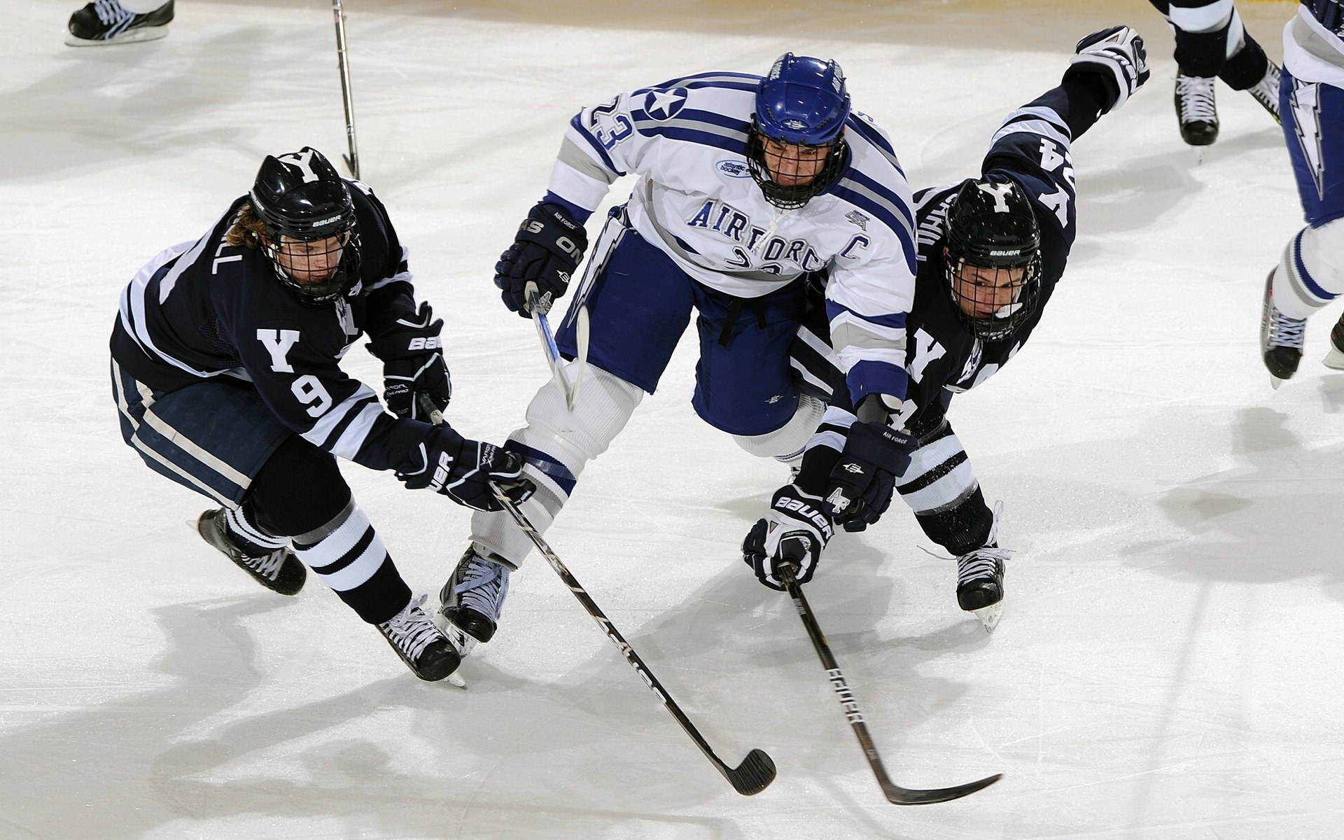 三分暴雨!贝恩28分击穿篮网防线,广东提前一轮锁定季后赛席位