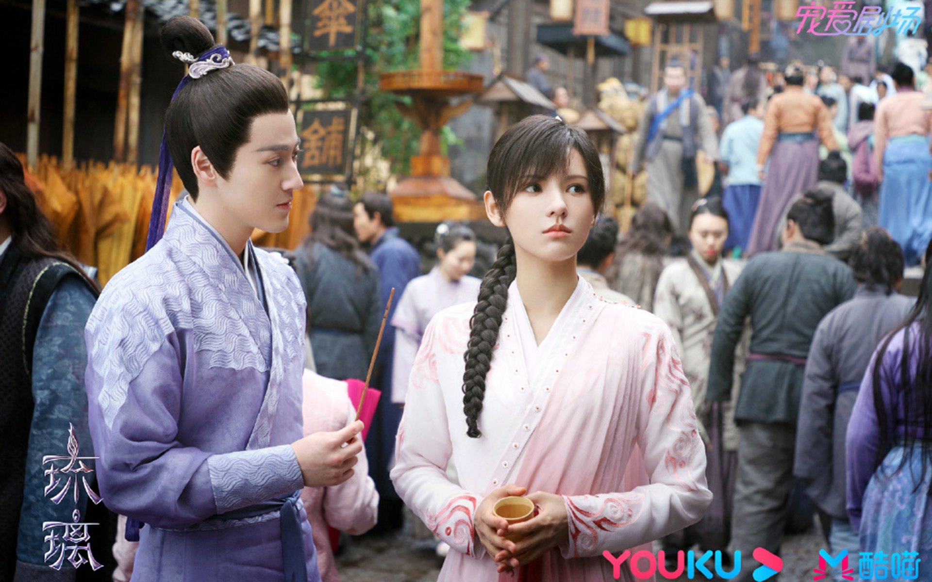 黑白直播在线观看-赛道与绿茵，当轮胎尖叫撞上足球终哨—运动世界的双生博弈