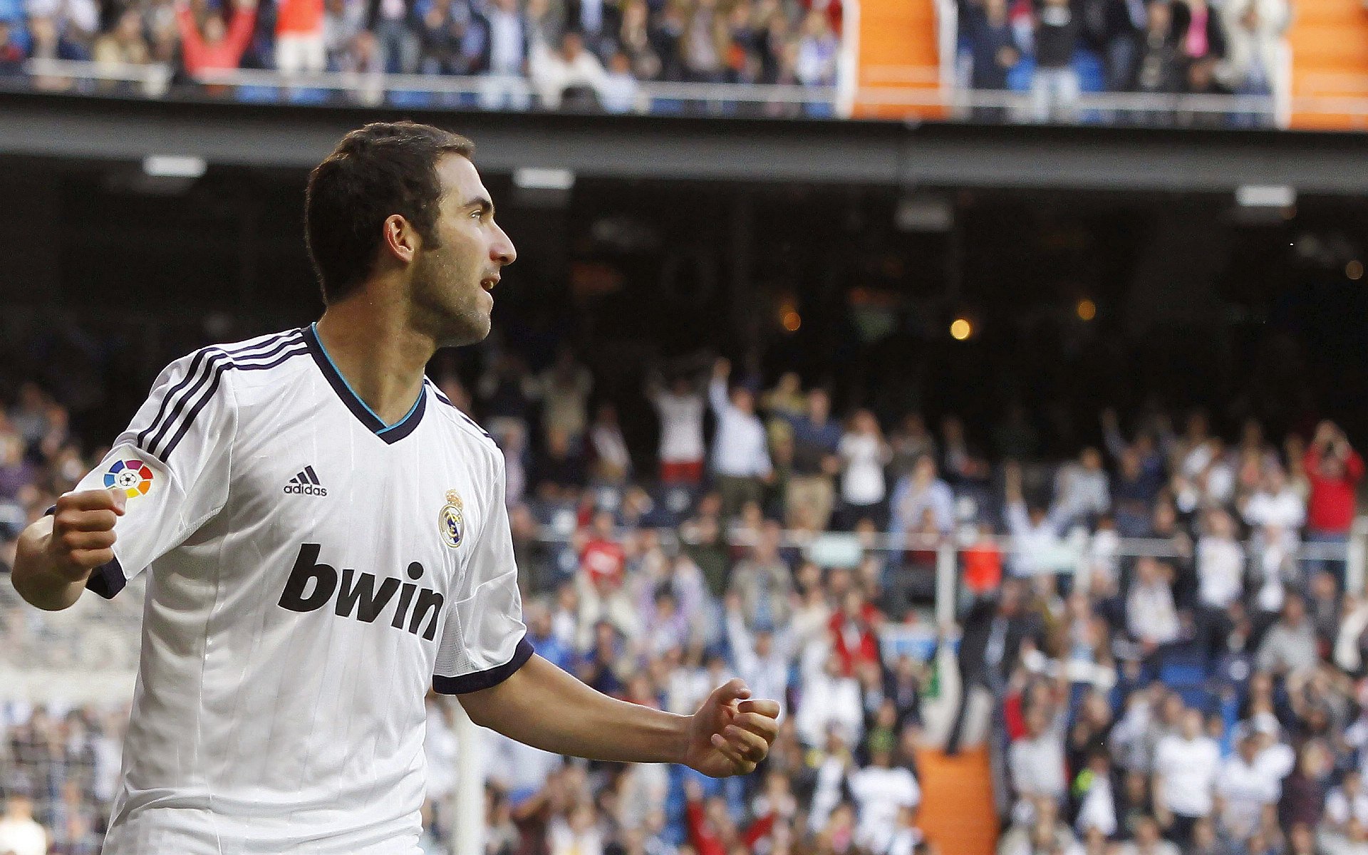 黑白直播在线观看nba-双线神话，贝蒂斯稳如磐石破郁金香，克瓦拉茨赫利亚绝境展露死神本色