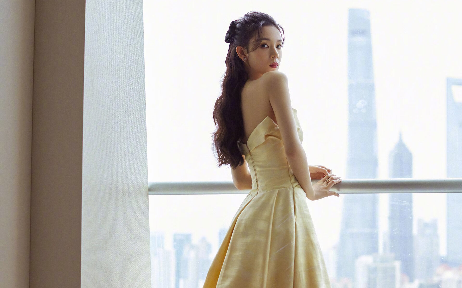 破晓时分，当超级巨星在寂静中爆裂