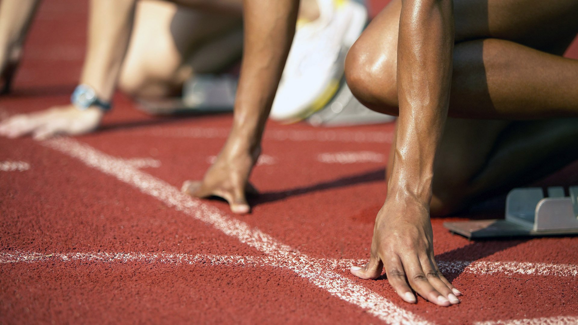 绿茵与硬木的交响，德甲争冠白热化，快船强势击溃开拓者