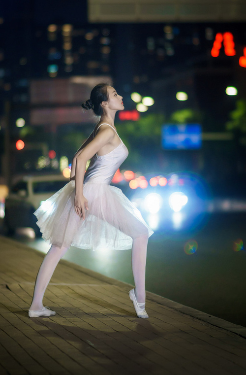 绿茵棋盘上的节奏博弈，从广东队的独行侠掌控预见美加墨世界杯的决胜密码