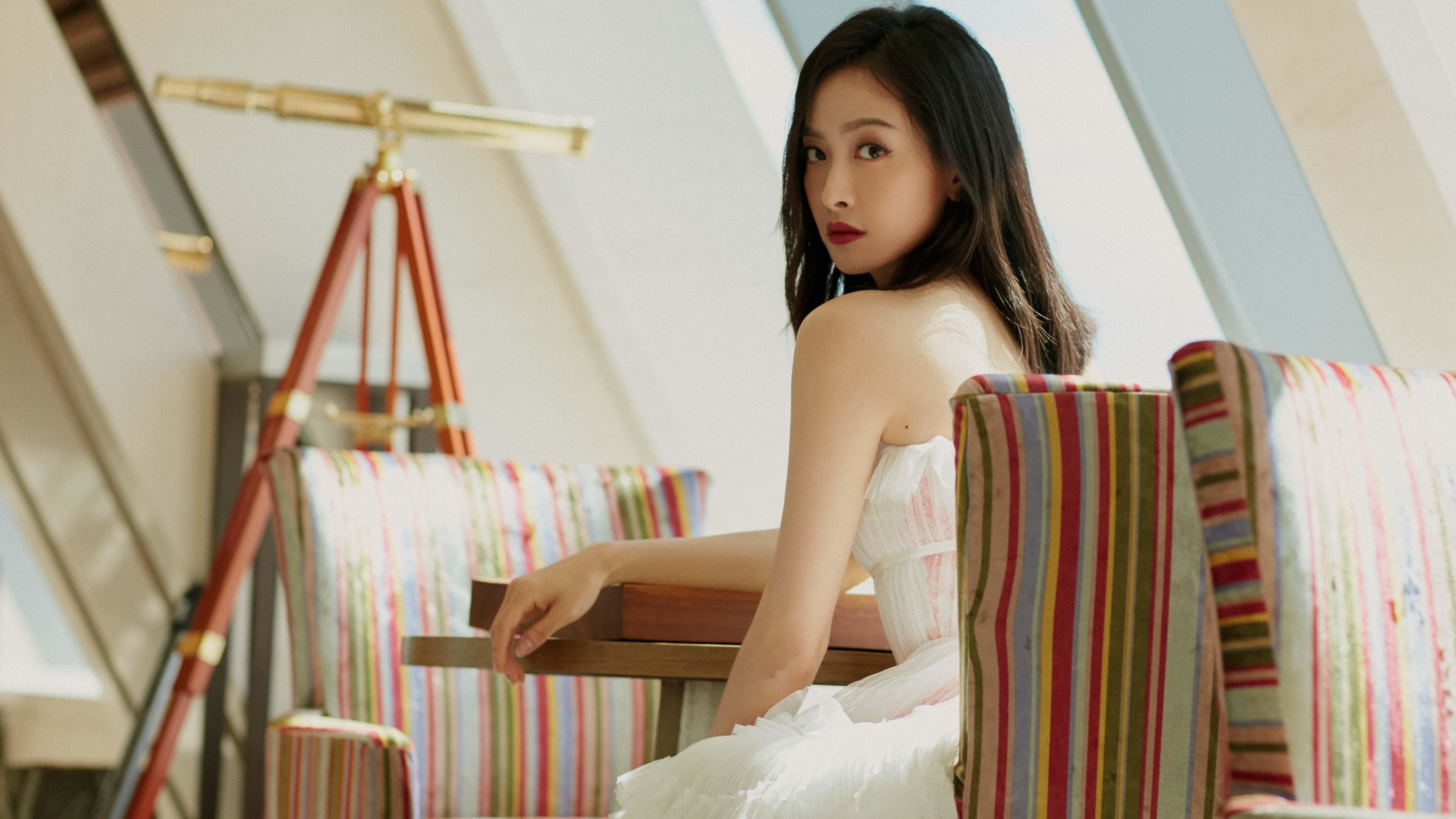 黑白直播nba-爆冷与封神，深圳队的星光与乔治的绝境，都只为见证篮球的两种巅峰