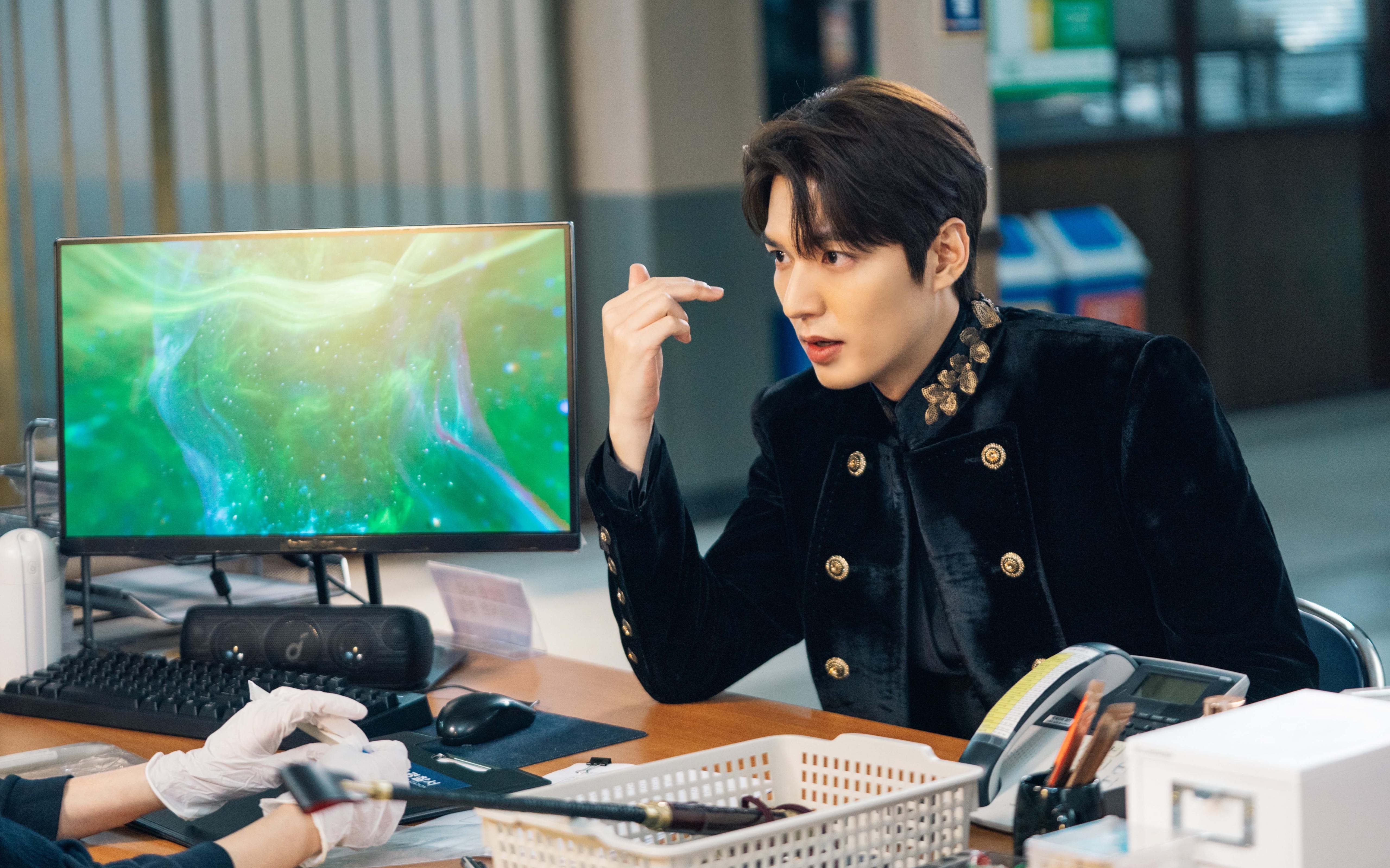 血拼紫百合，莱奥在年度焦点之战中接管比赛，拜仁鏖战告捷